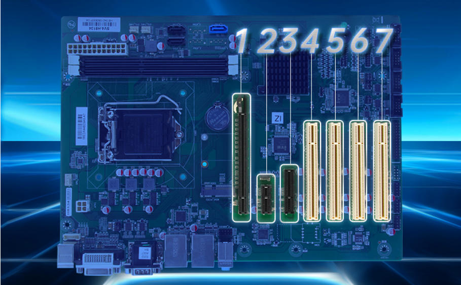 7個(gè)擴(kuò)展槽分別為1個(gè)PCIex16插槽，1個(gè)PCIex4插槽，1個(gè)PCIex1插槽以及4個(gè)PCI插槽。